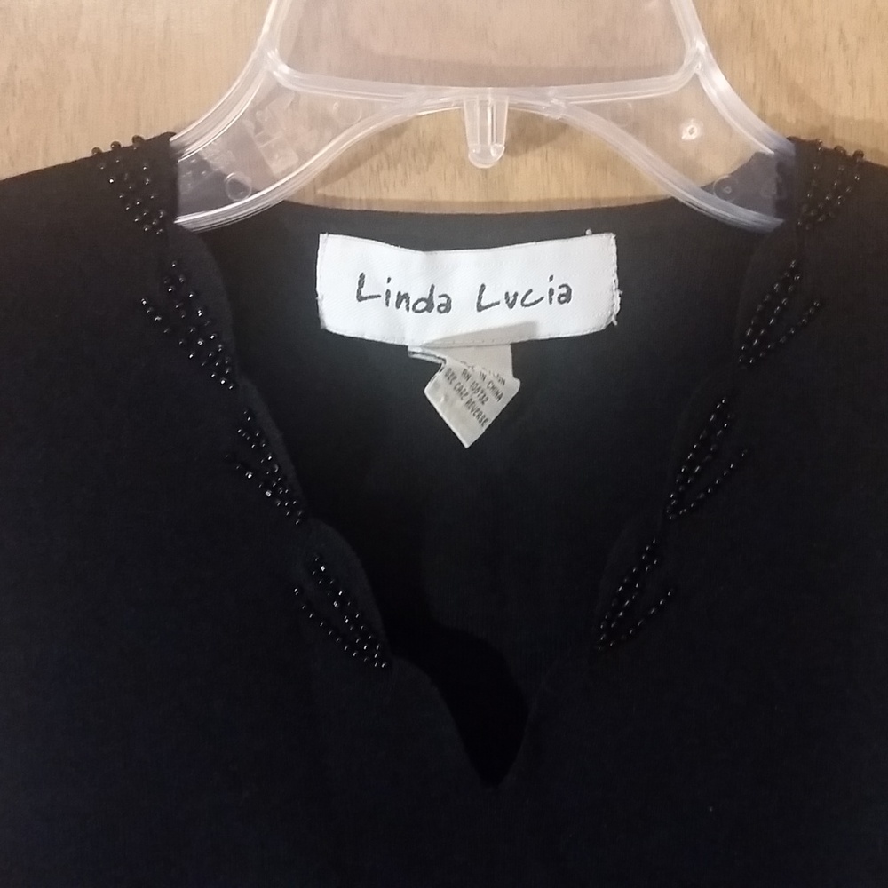 Black V-neck sleeveless shirt/top